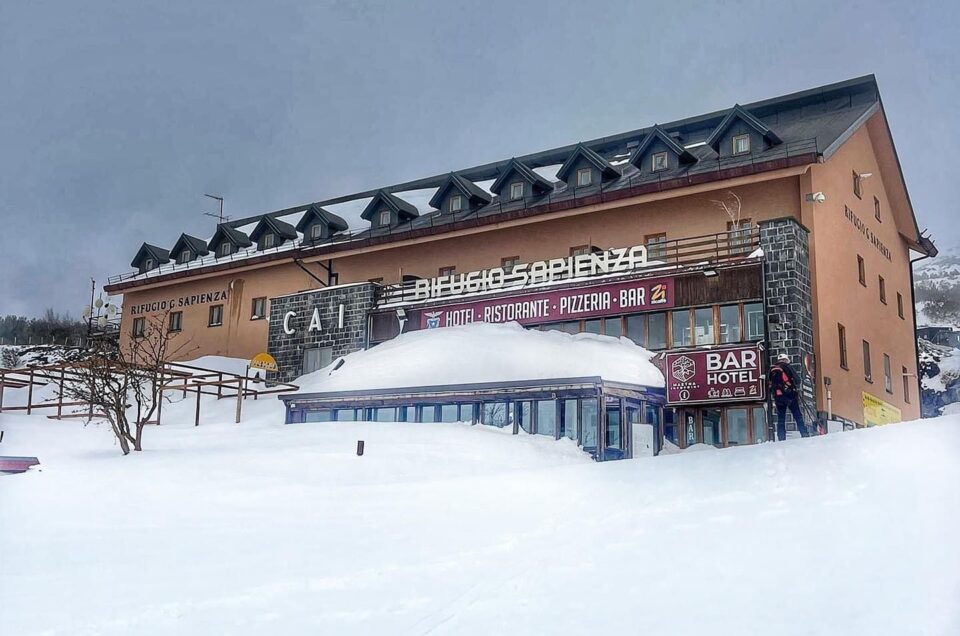 Dal gran tour alla grande nevicata. L’Etna e i suoi ammiratori di oggi e di ieri.